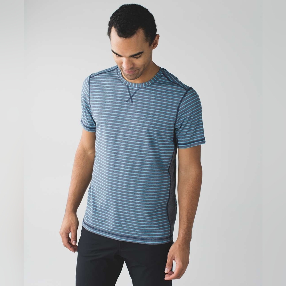 Lululemon T.H.E. Crew T-Shirt Size M